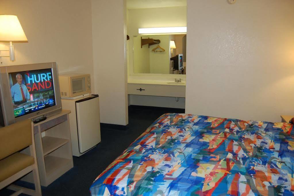 Days Inn By Wyndham Hardeeville Near Hilton Head Exterior foto